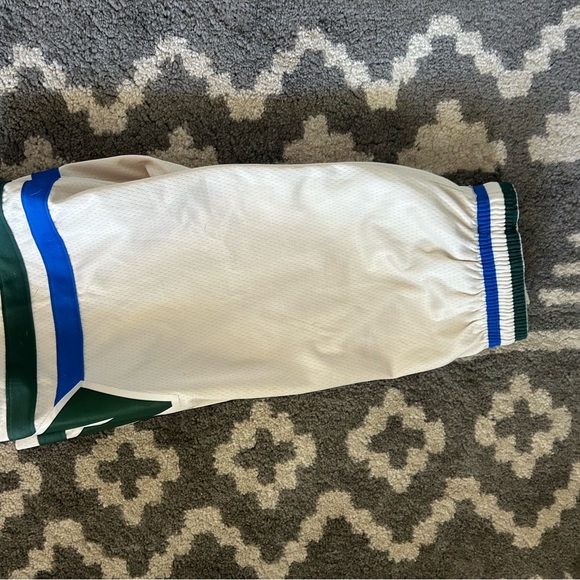 Cream Milwaukee bucks NBA edition shorts - Picture 5 of 5